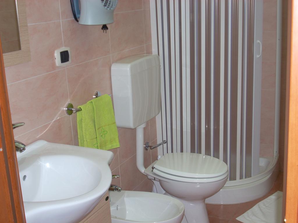 Eurelios Acomodação com café da manhã Adrano Quarto foto